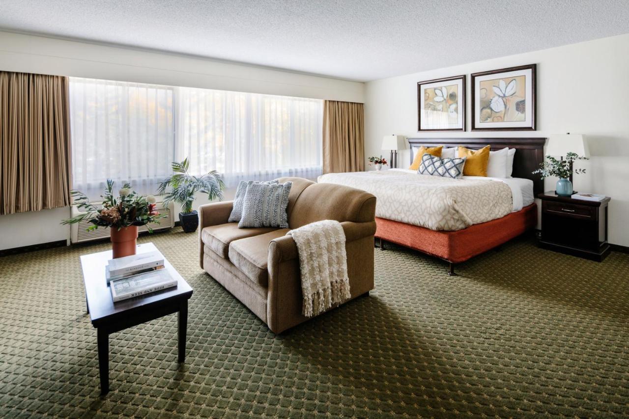Chateau Hotel 3*